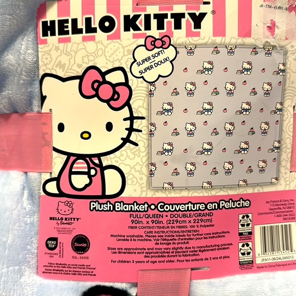 Hello Kitty plush full/queen size blanket and melamine plate set - Picture 4 of 9